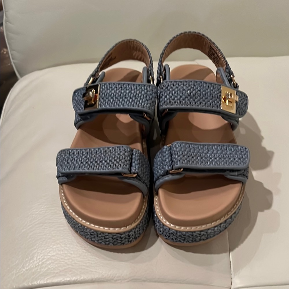 Steve Madden Big Mona blue w/gold buckle sandal  size 6